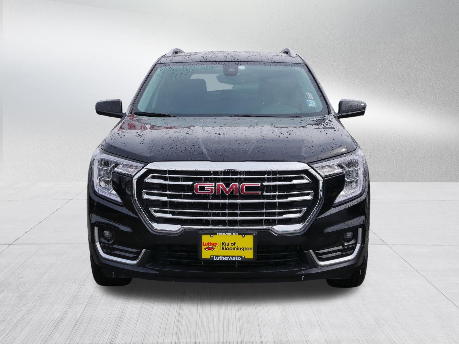 Used 2024 GMC Terrain SLT image 2