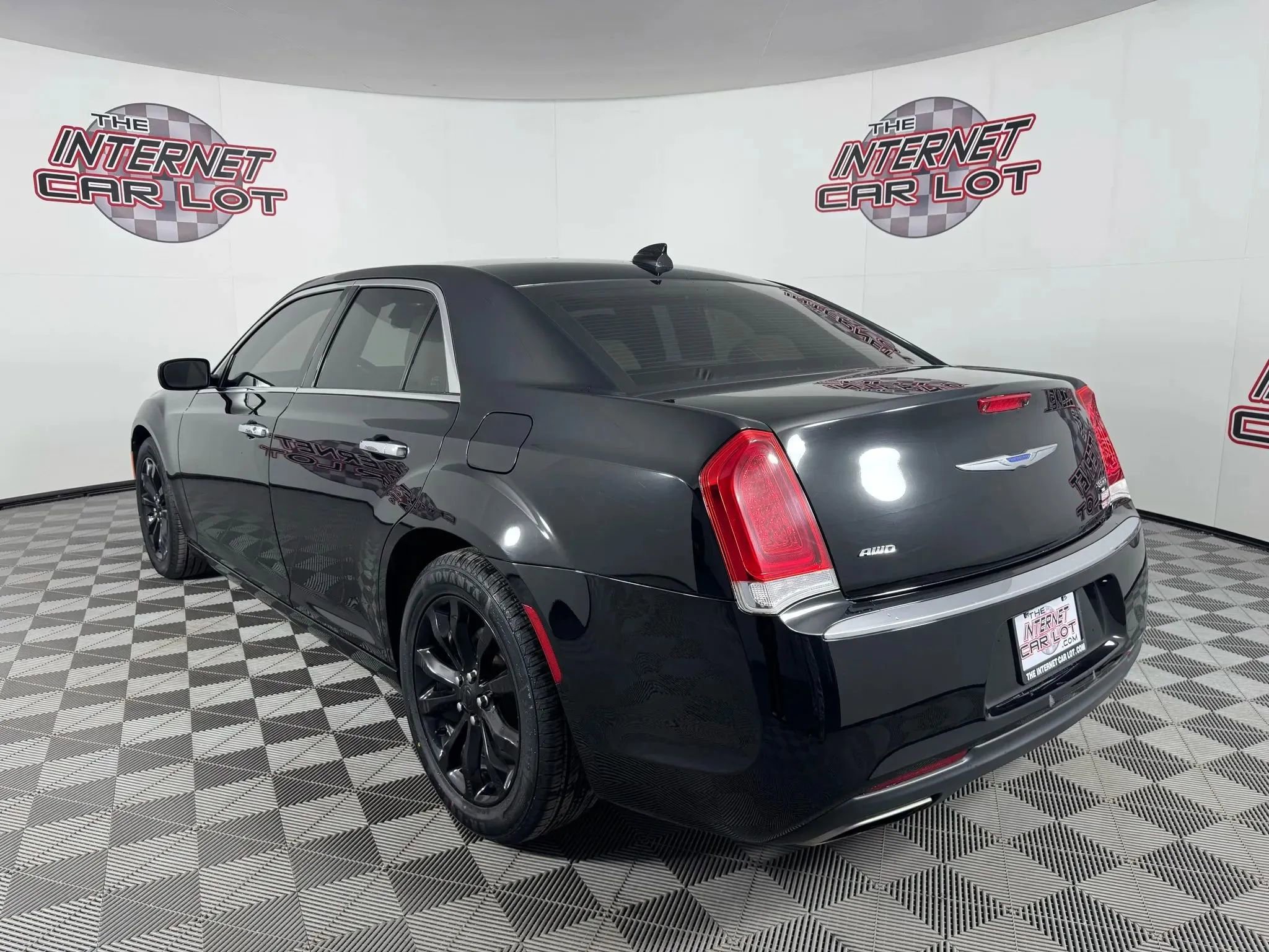 Used 2018 Chrysler 300 Limited image 5