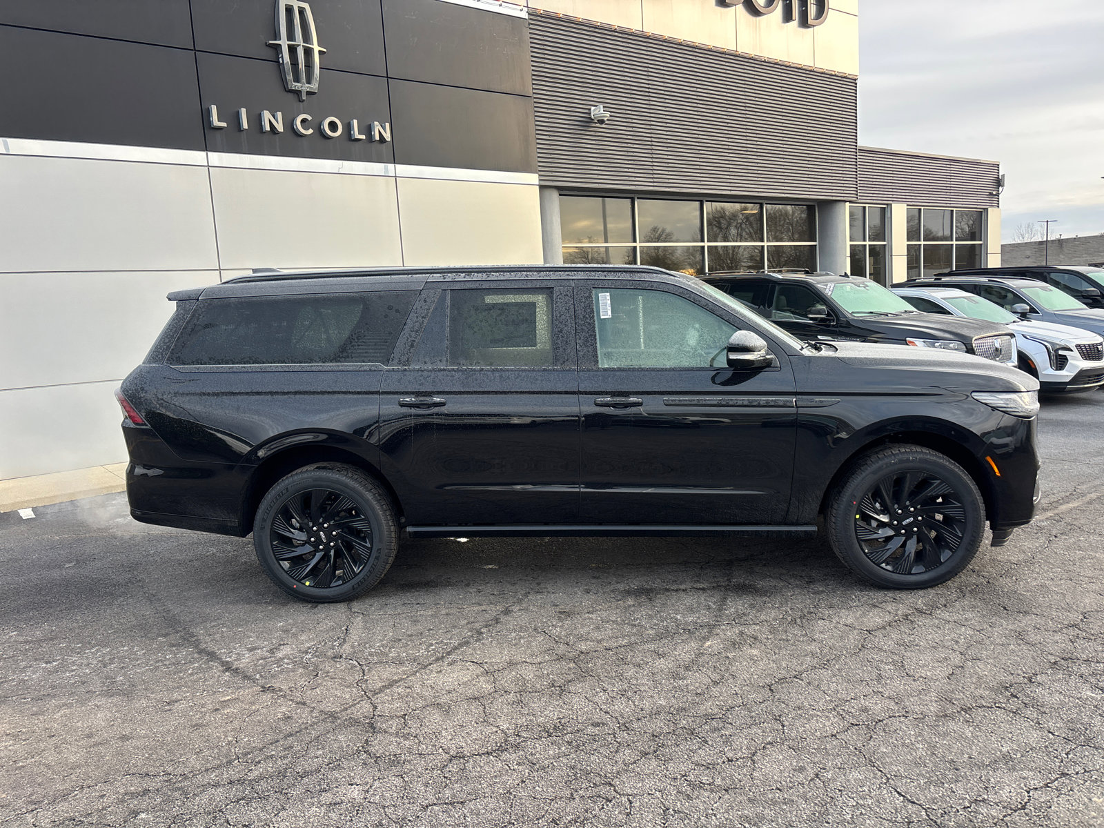 New 2026 Lincoln Navigator L Reserve w/ Jet Appearance Package image 8