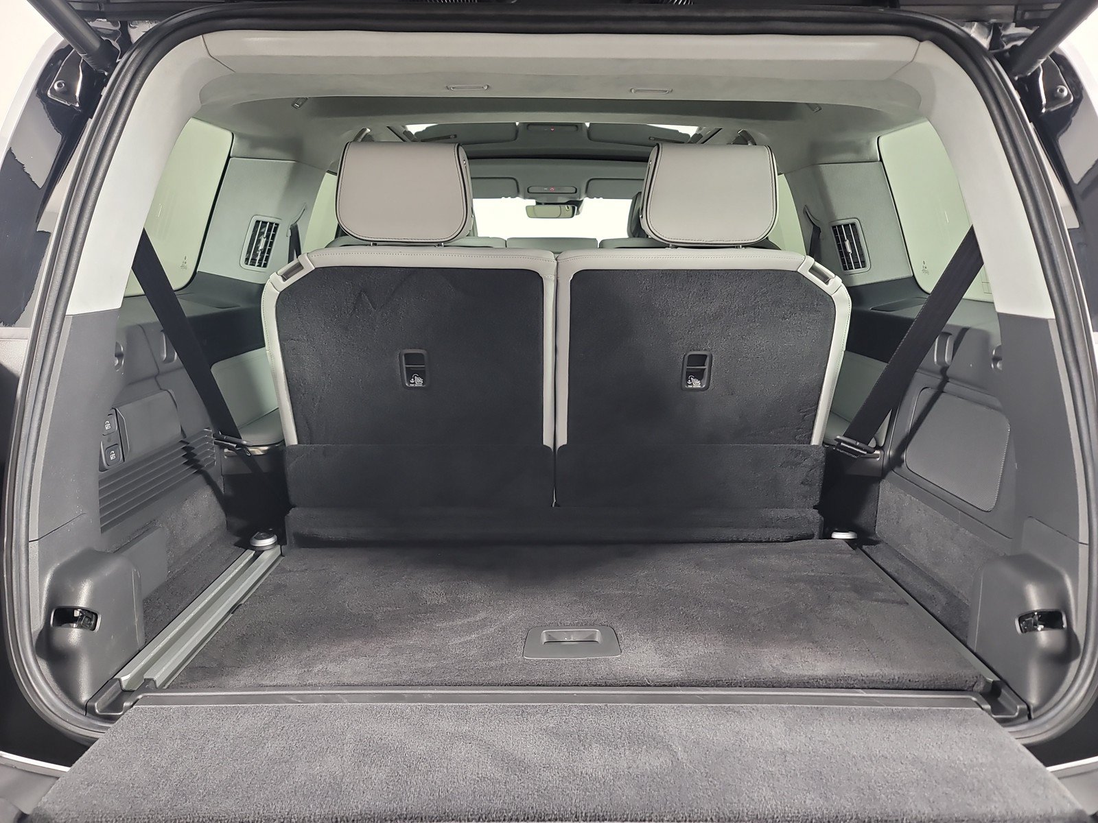 Used 2024 Rivian R1S Adventure AWD/4WD image 15