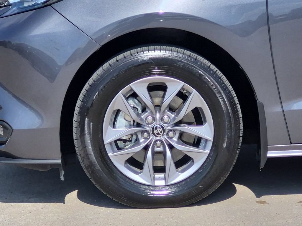 Certified 2025 Toyota Sienna XLE FWD image 29