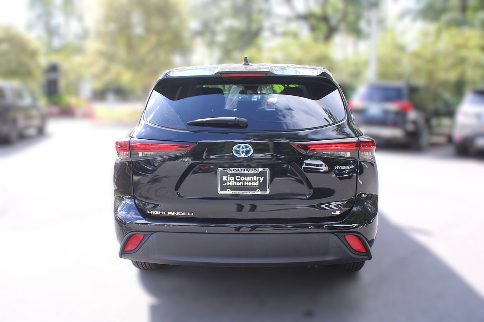 Used 2024 Toyota Highlander LE FWD image 9