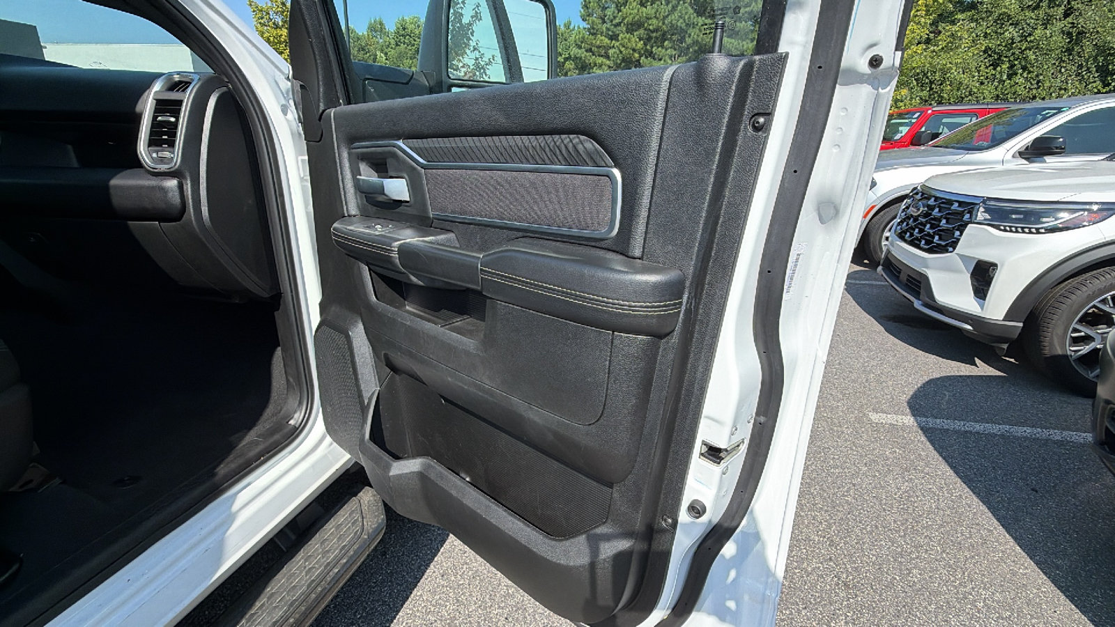 Used 2025 RAM 2500 Big Horn AWD/4WD image 18