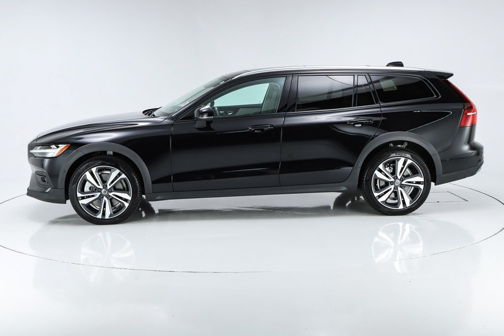 Used 2024 Volvo V60 B5 Cross Country Plus w/ Protection Package Premier AWD/4WD image 3