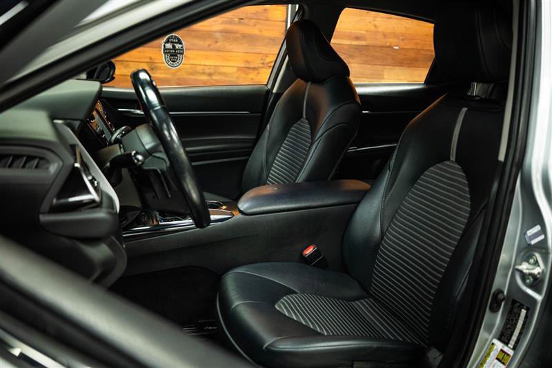 Used 2020 Toyota Camry SE w/ Carpet Mat Package FWD image 9