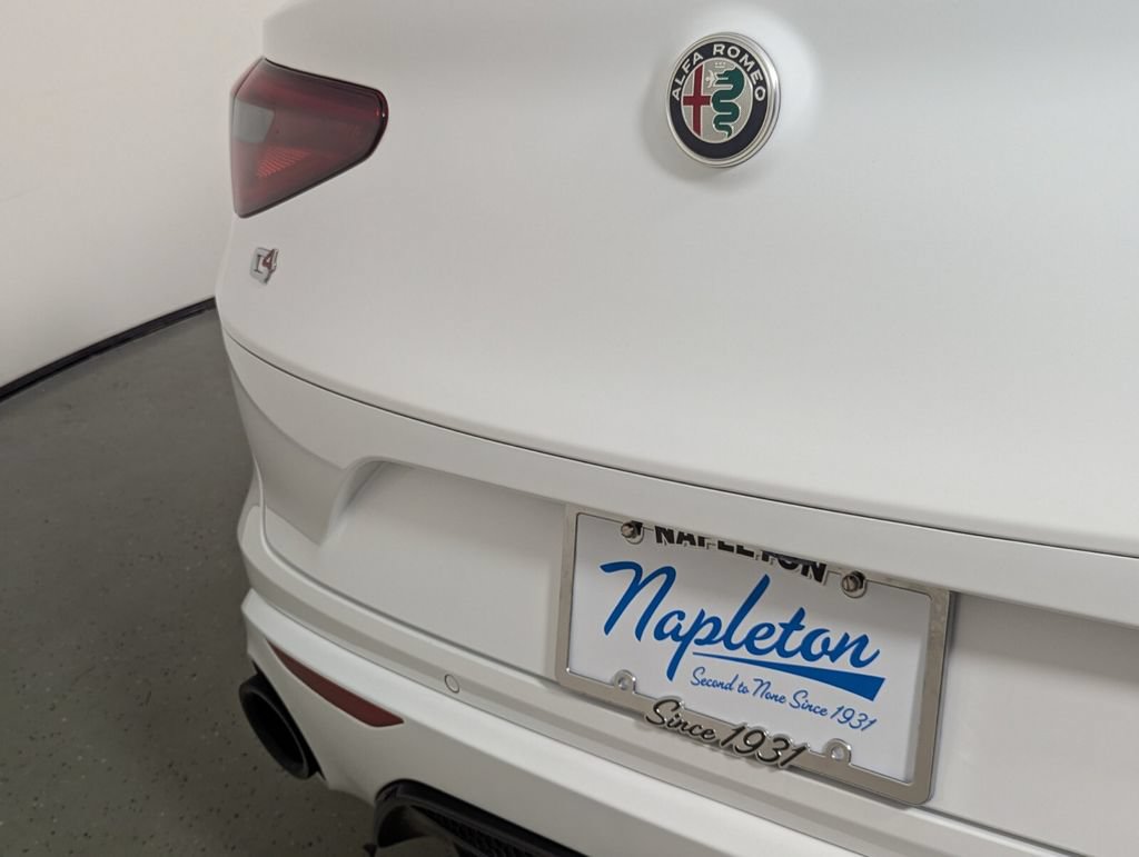Used 2023 Alfa Romeo Stelvio Veloce AWD/4WD image 8