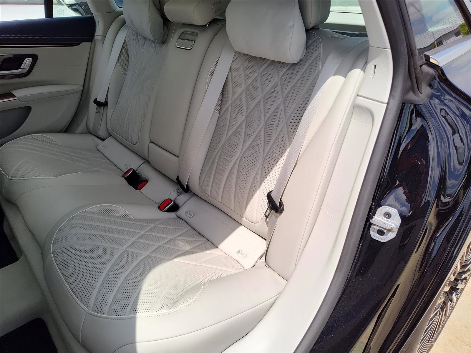 Certified 2022 Mercedes-Benz EQS 580 4MATIC Sedan image 24