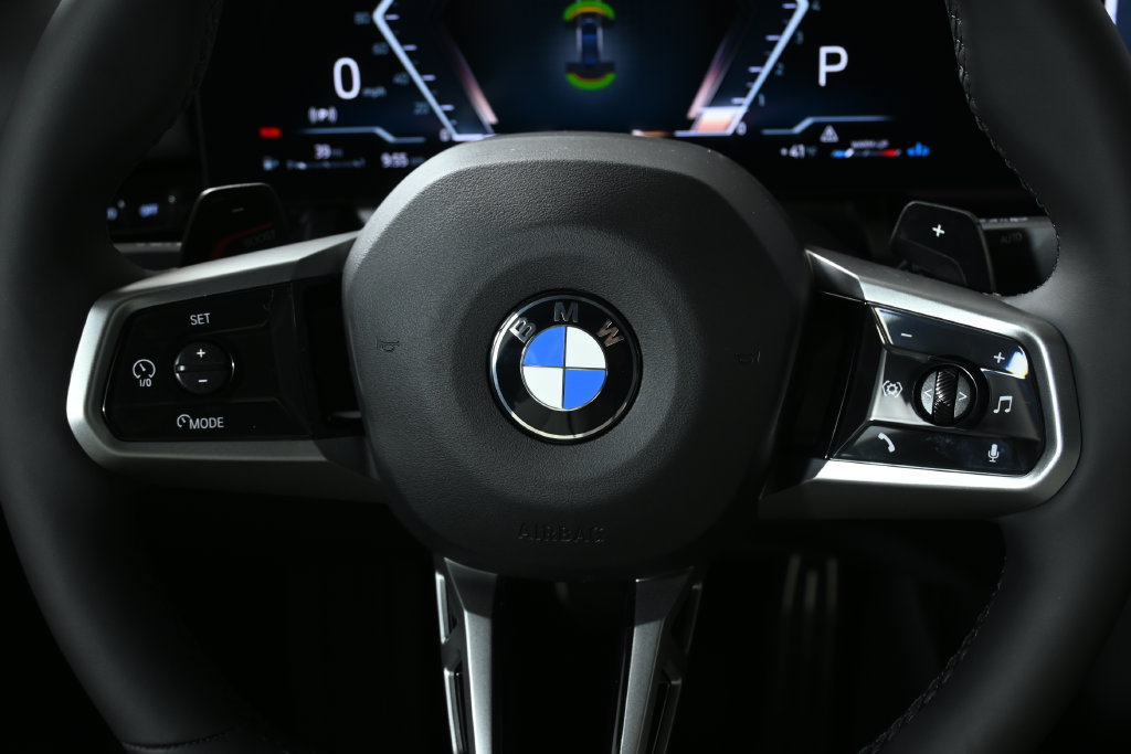 Used 2026 BMW 530i xDrive w/ M Sport Package AWD/4WD image 19