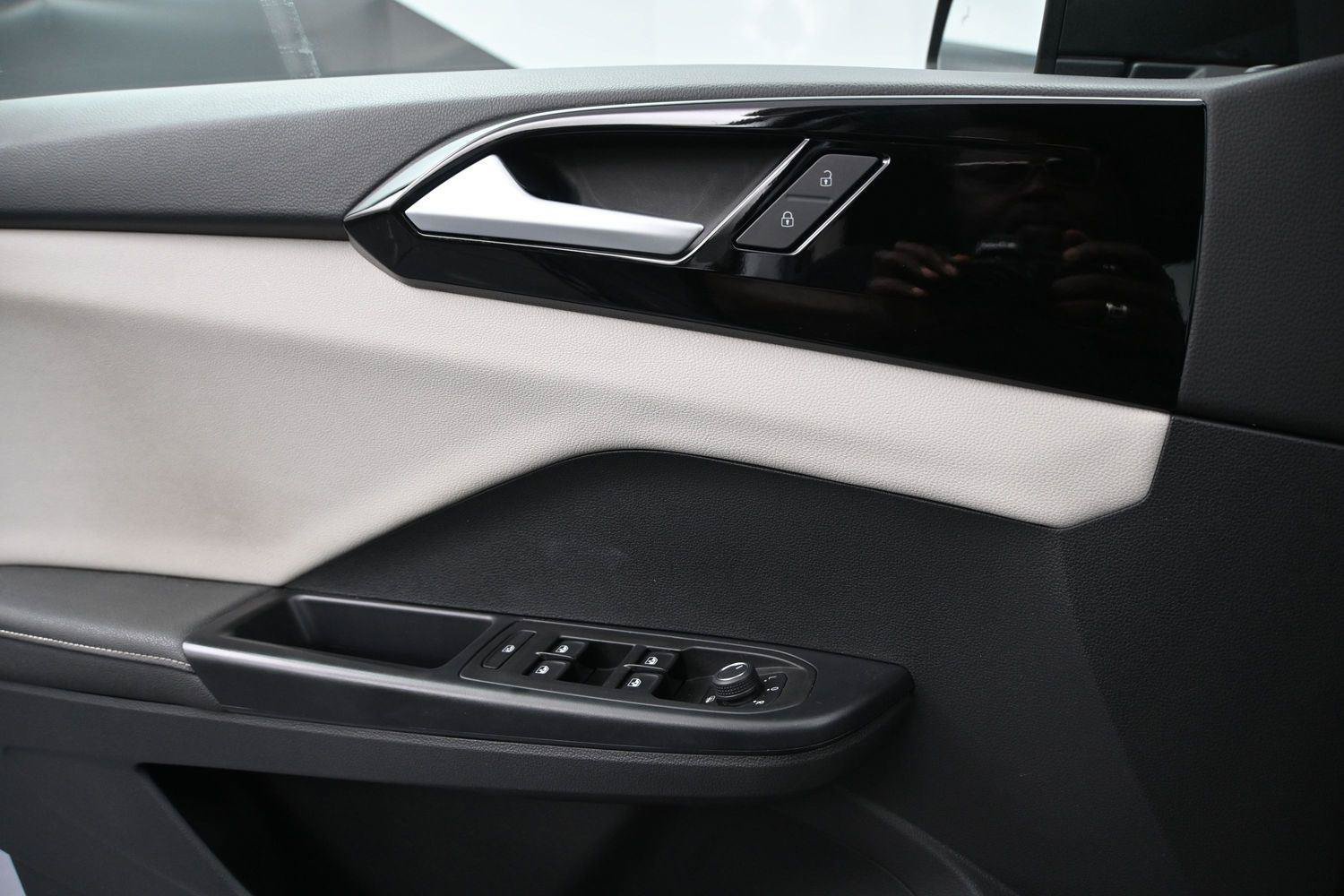 Certified 2025 Volkswagen Taos S AWD/4WD image 7