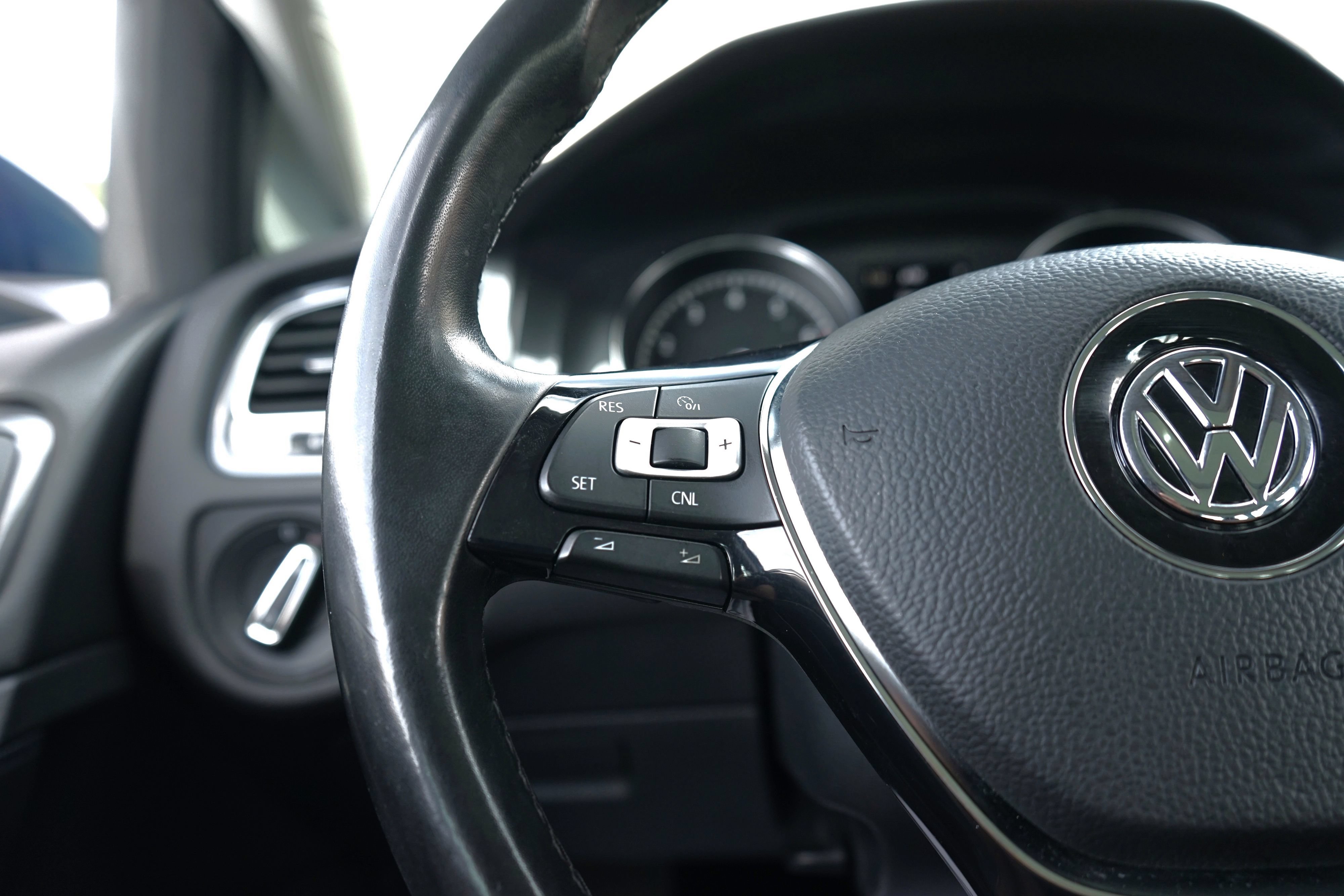 Used 2018 Volkswagen Golf SE FWD image 15