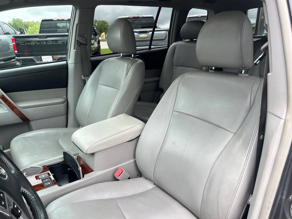 Used 2012 Toyota Highlander Limited w/ Tow Pkg AWD/4WD image 18