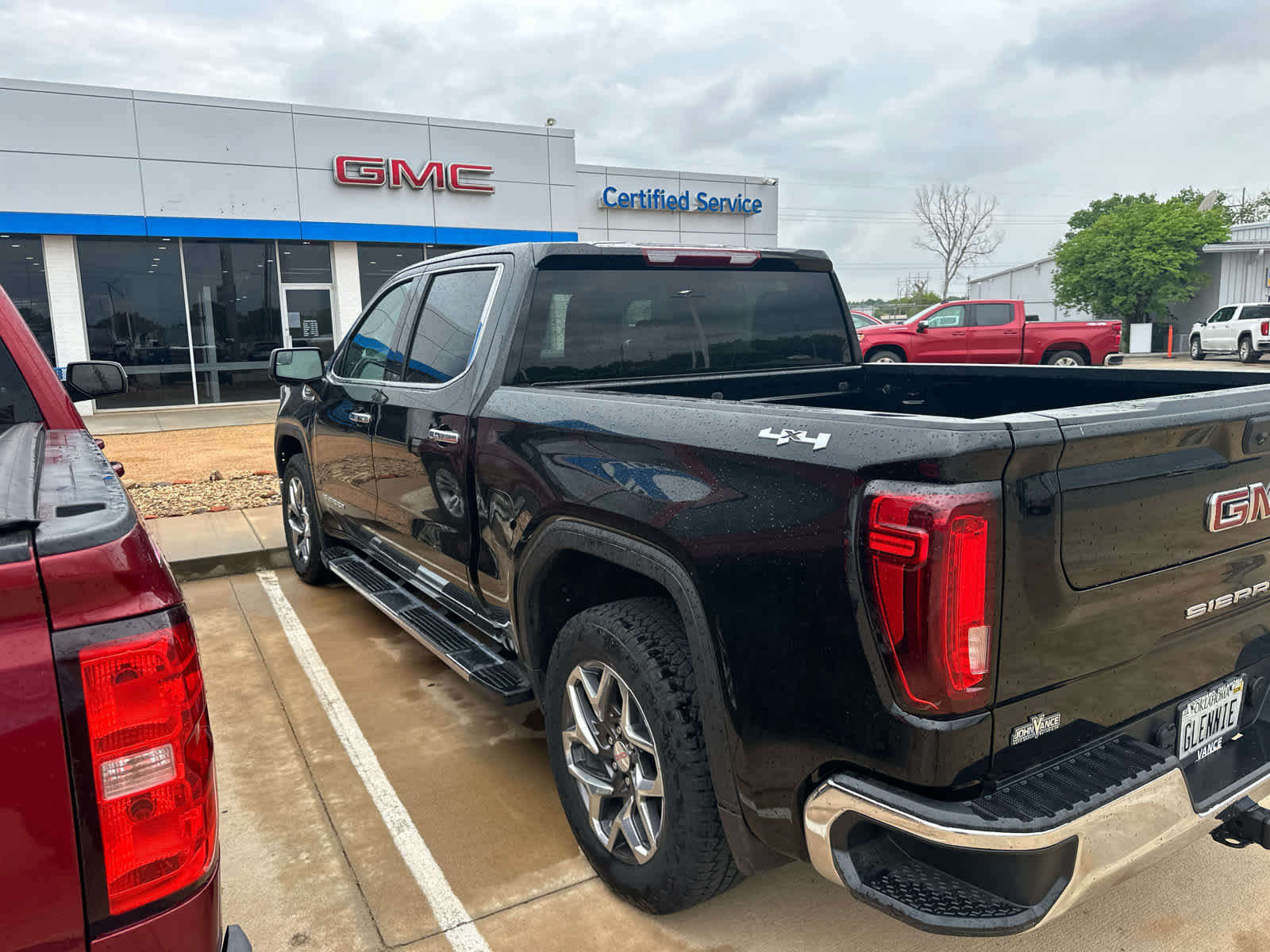 Used 2024 GMC Sierra 1500 SLT w/ SLT Premium Package AWD/4WD image 2