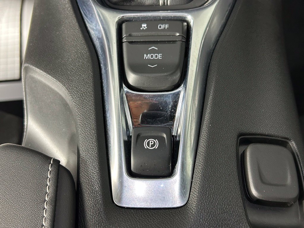 Used 2024 Chevrolet Camaro LT RWD image 18