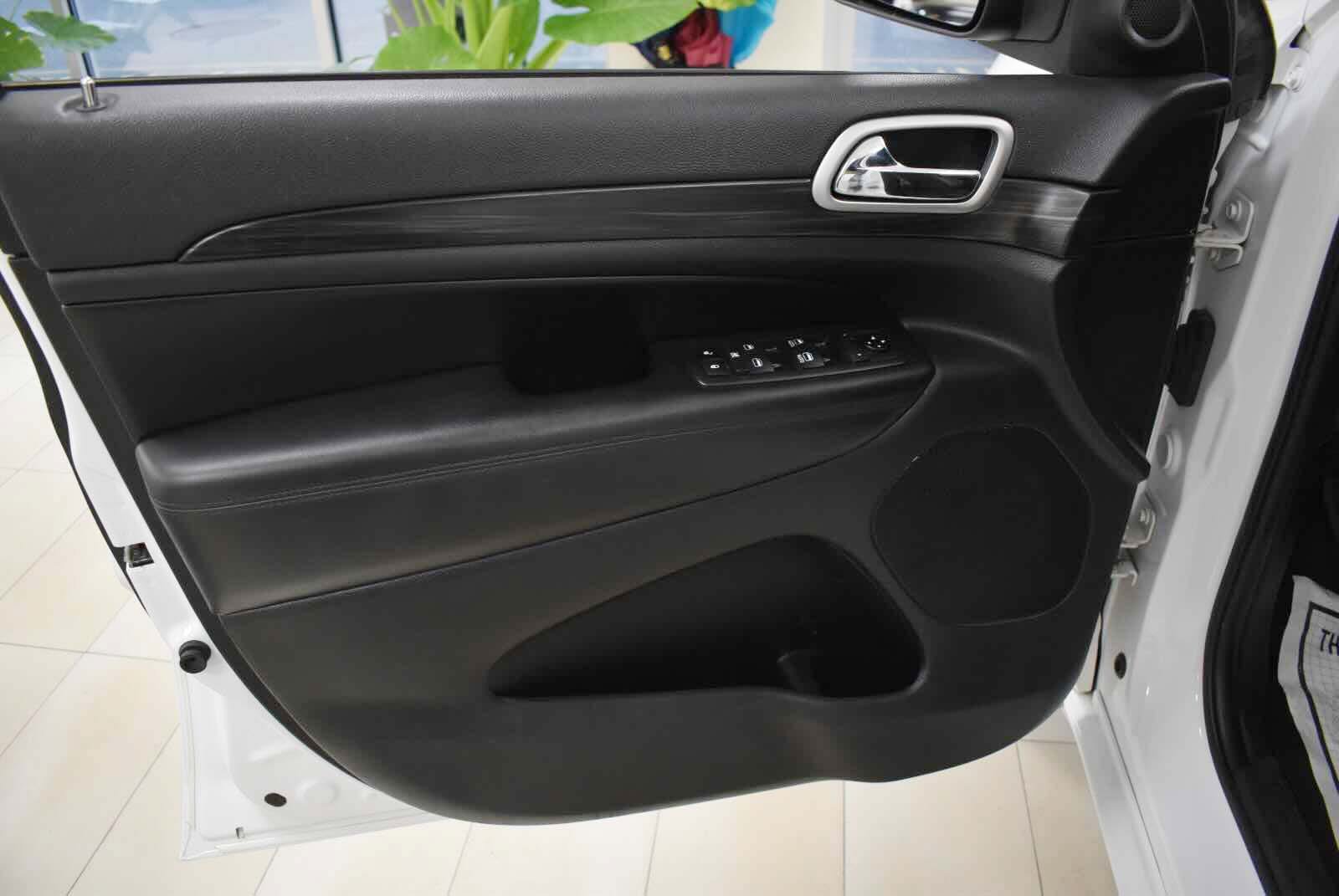 Used 2019 Jeep Grand Cherokee Altitude AWD/4WD image 66