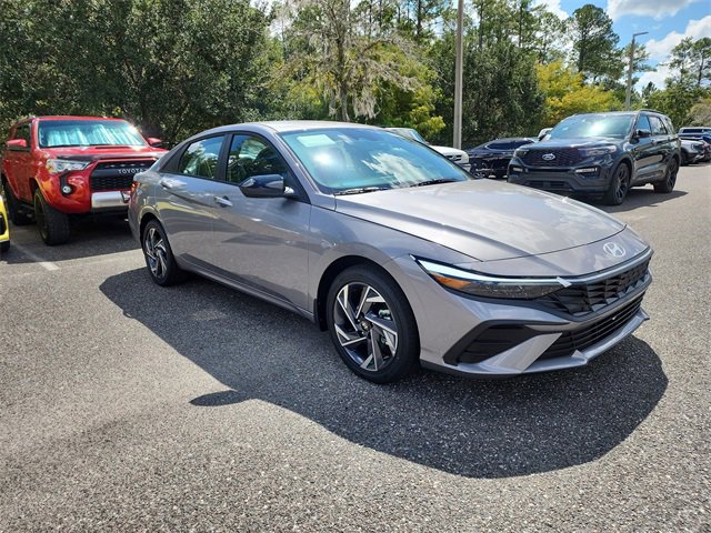 New 2025 Hyundai Elantra SEL image 1