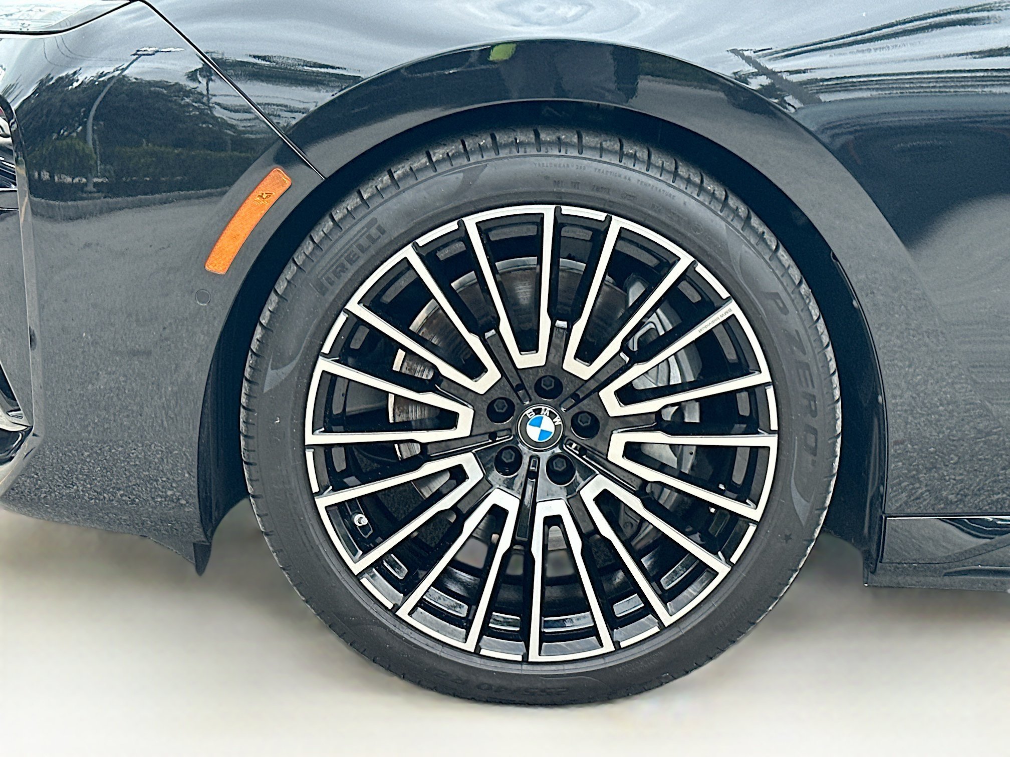Used 2024 BMW i7 xDrive60 w/ Executive Package AWD/4WD image 29