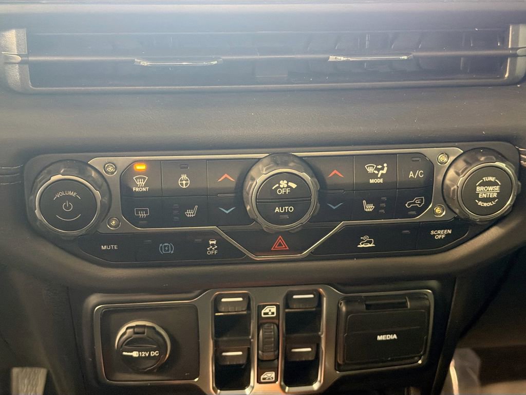 Used 2025 Jeep Wrangler Unlimited Sahara AWD/4WD image 14