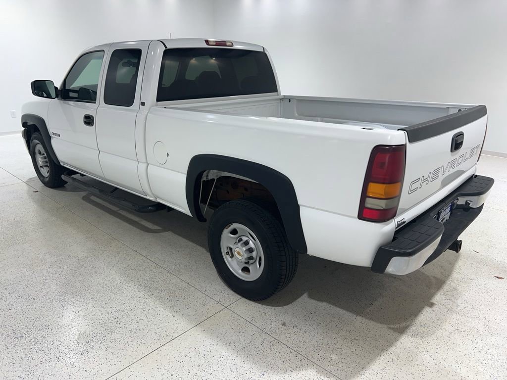 Used 2000 Chevrolet Silverado 2500 Work Truck w/ Firm Ride Suspension Pkg image 3