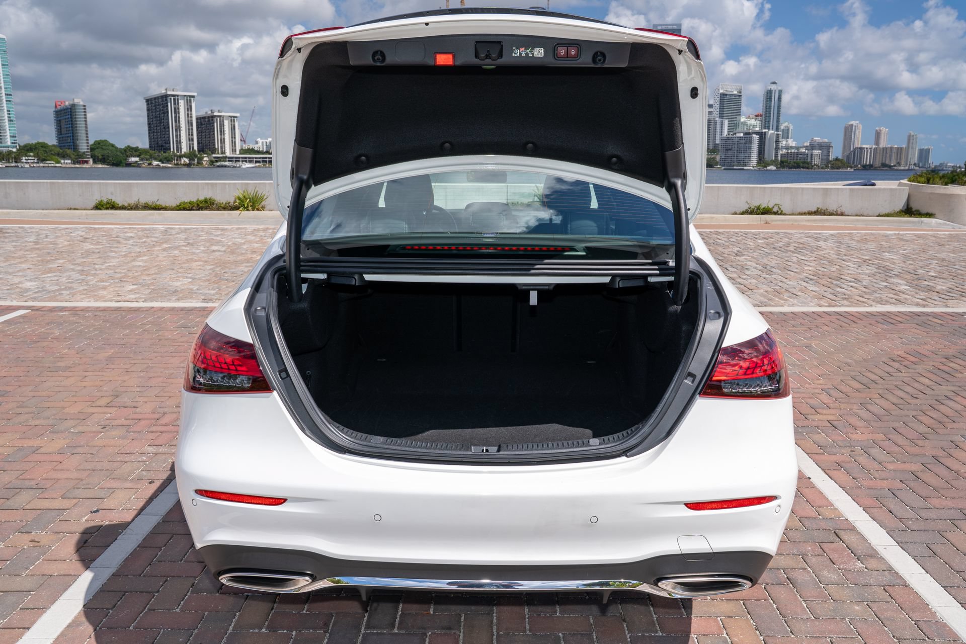Used 2023 Mercedes-Benz E 350 4MATIC Sedan image 39