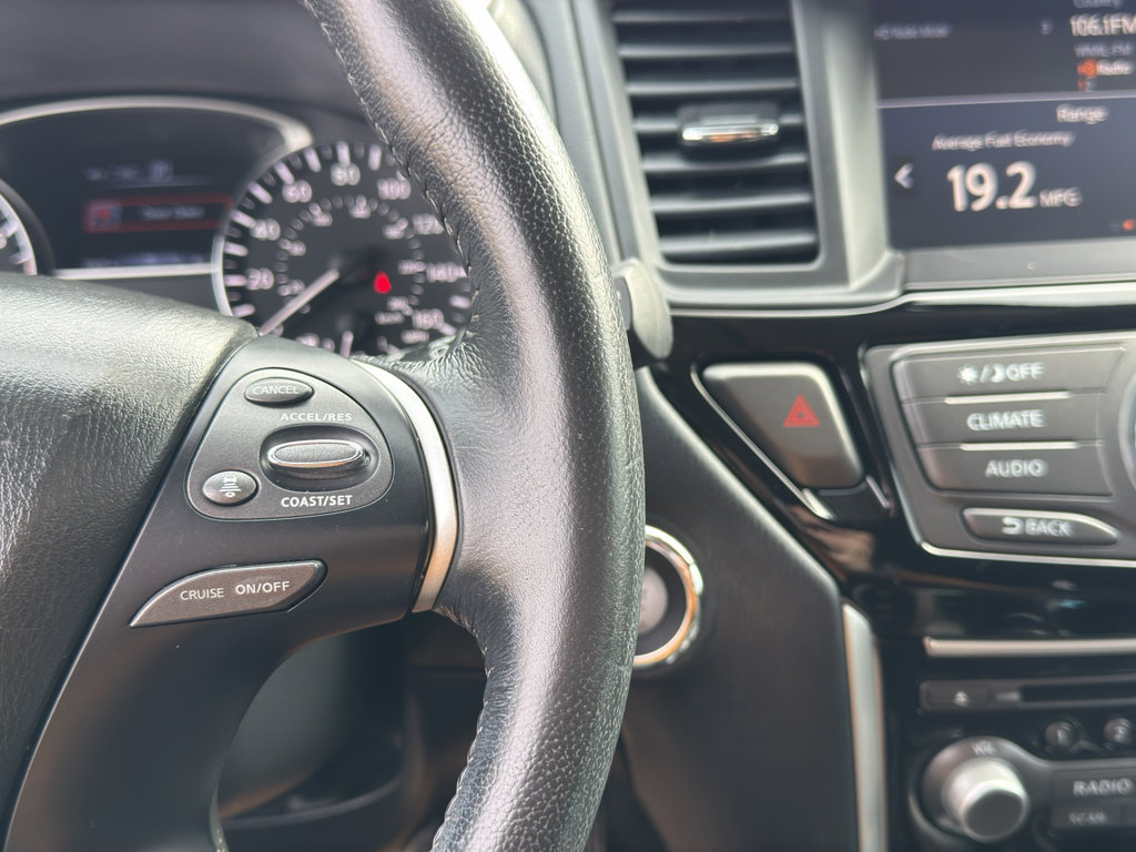 Used 2019 Nissan Pathfinder SV image 32