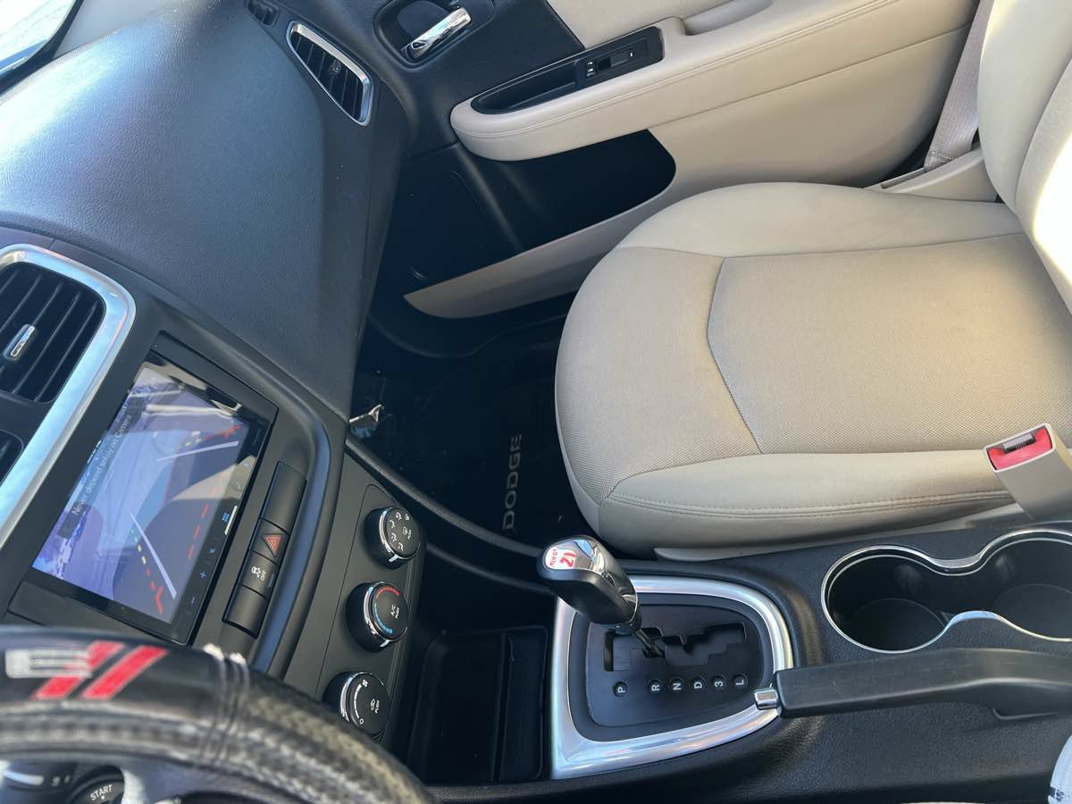 Used 2012 Dodge Avenger SE FWD image 11