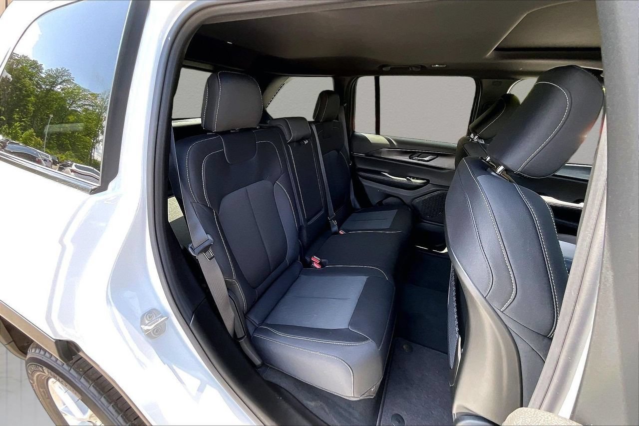 New 2026 Jeep Grand Cherokee Laredo X RWD image 18