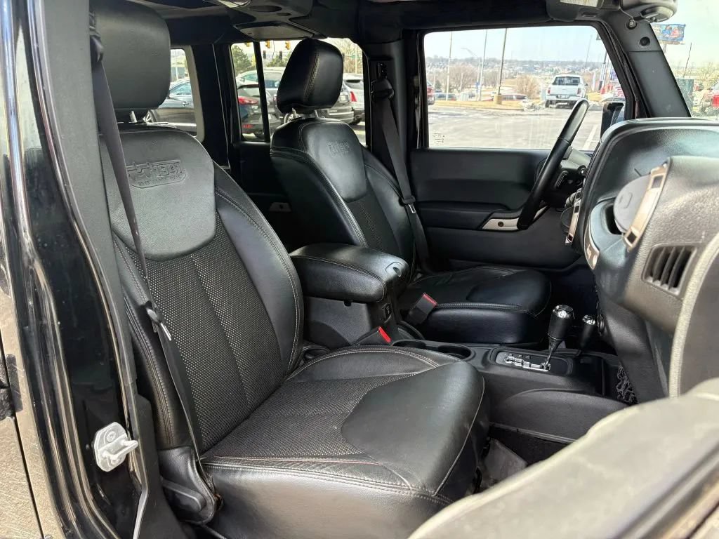 Used 2017 Jeep Wrangler Unlimited Sahara AWD/4WD image 16