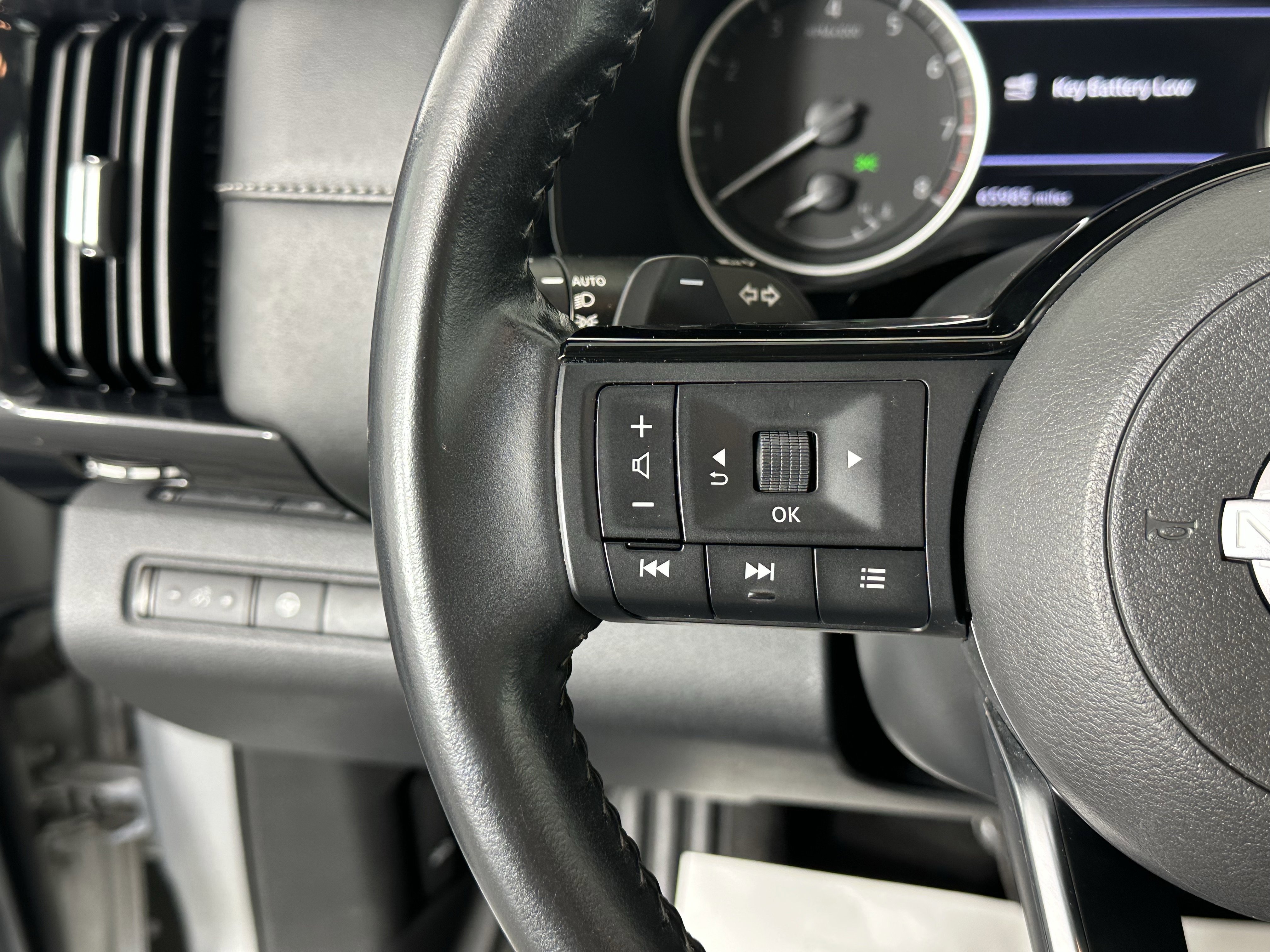 Used 2023 Nissan Pathfinder SV image 30