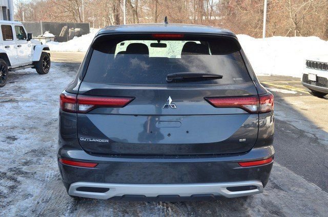 Used 2024 Mitsubishi Outlander SE image 7