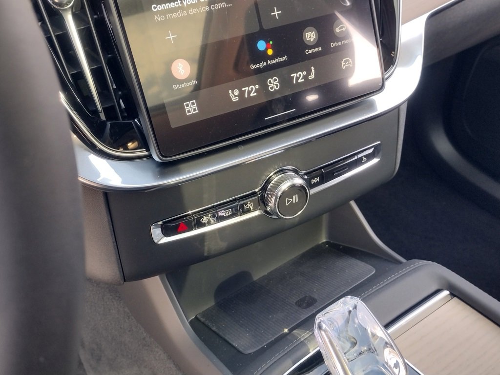 New 2025 Volvo XC90 B6 Plus image 15