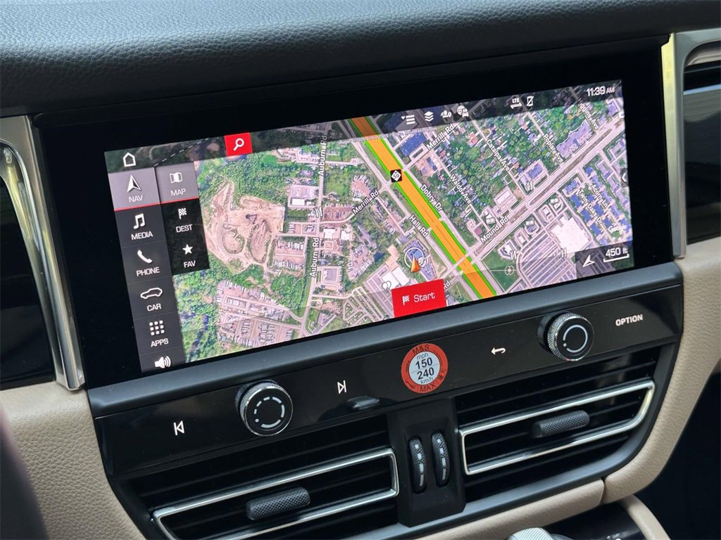 Certified 2025 Porsche Macan Turbo image 25
