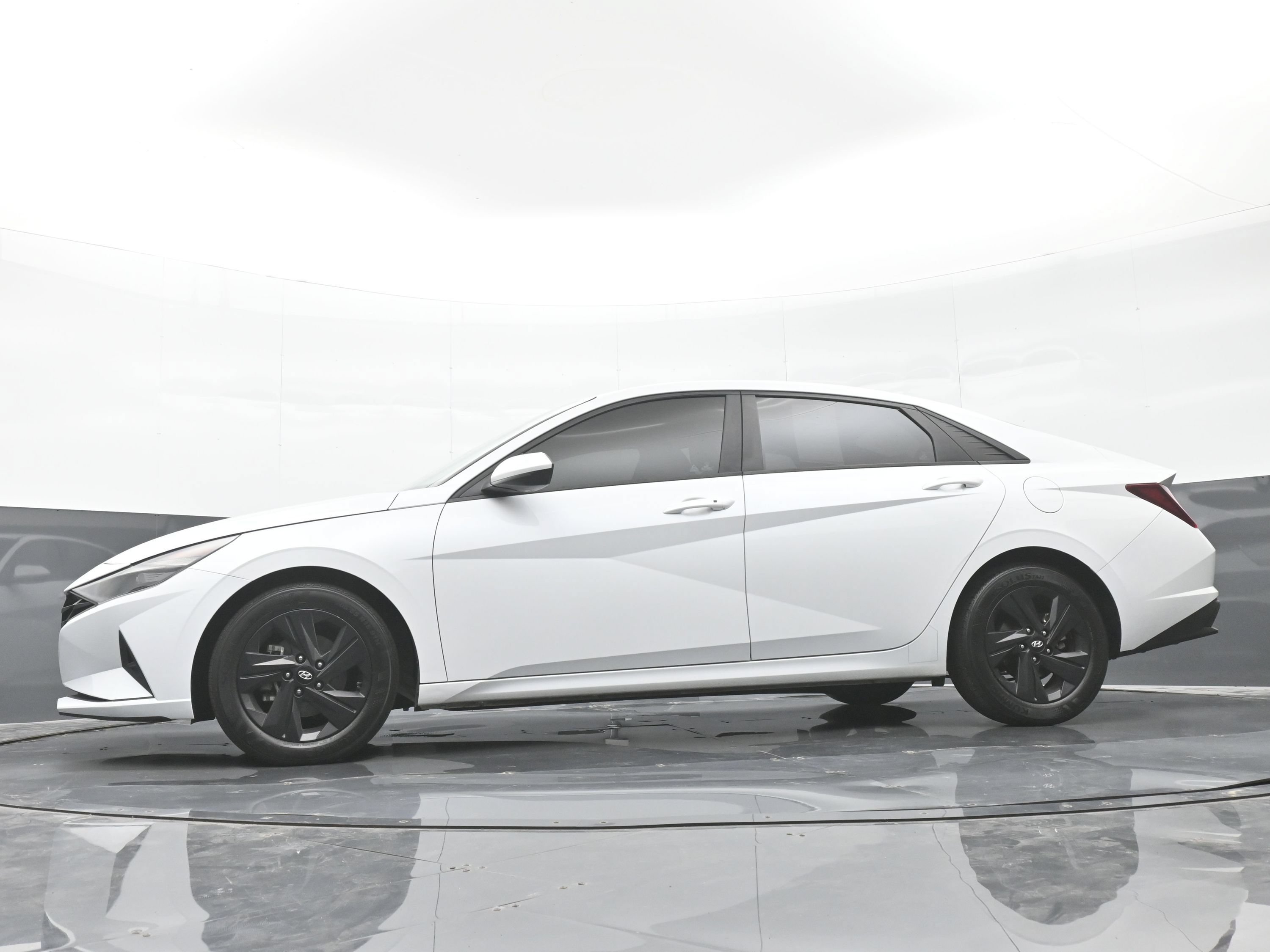 Used 2021 Hyundai Elantra SEL FWD image 43