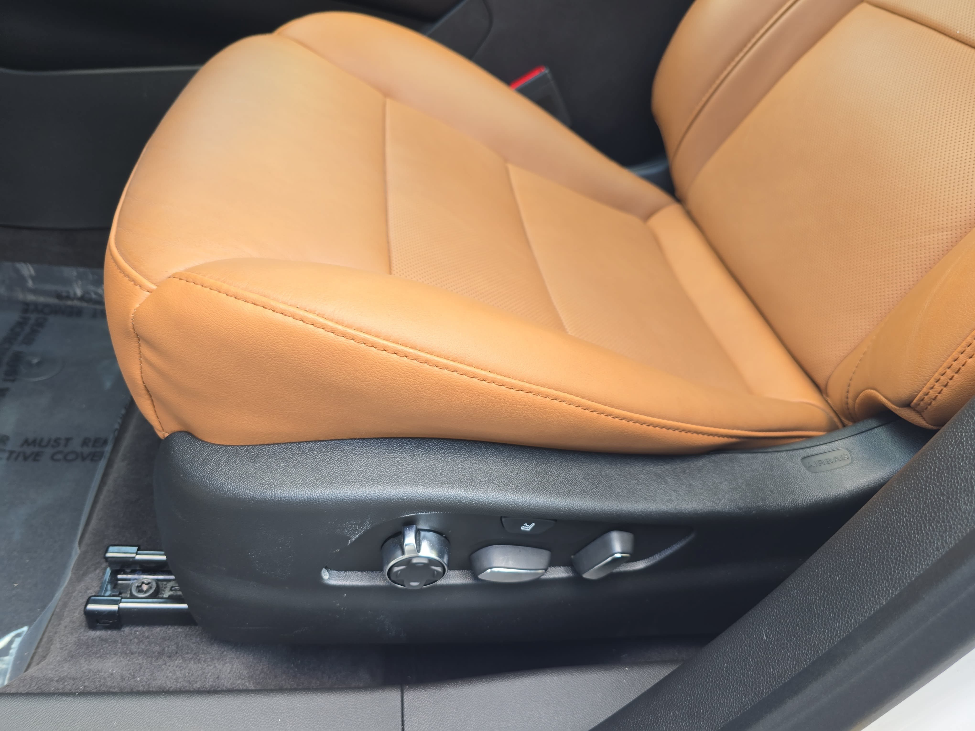 Used 2024 Cadillac XT4 Premium Luxury w/ Technology Package FWD image 30
