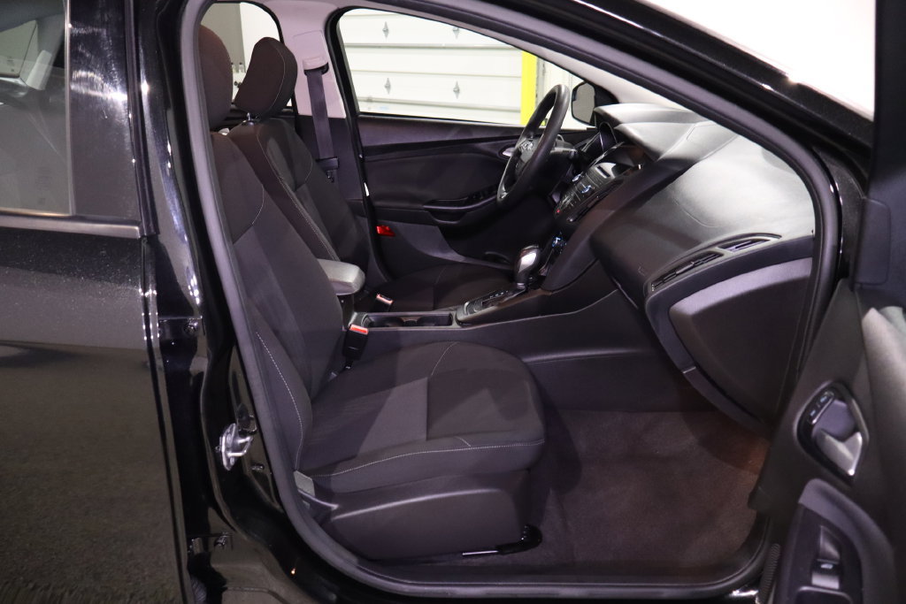 Used 2015 Ford Focus SE FWD image 29