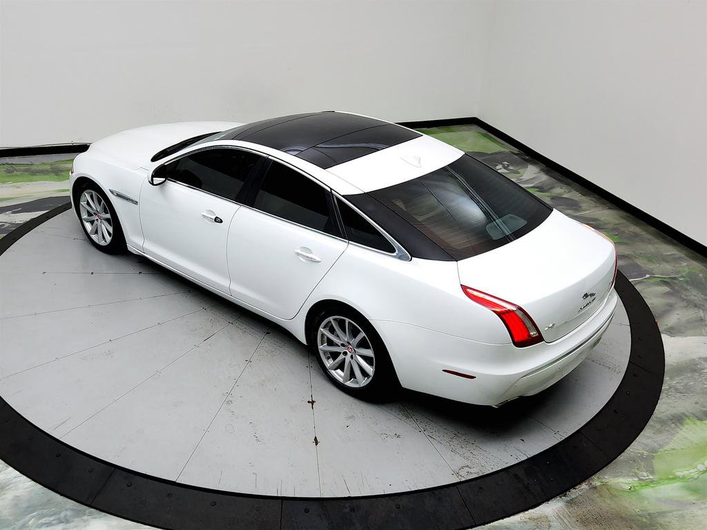 Used 2015 Jaguar XJ image 36