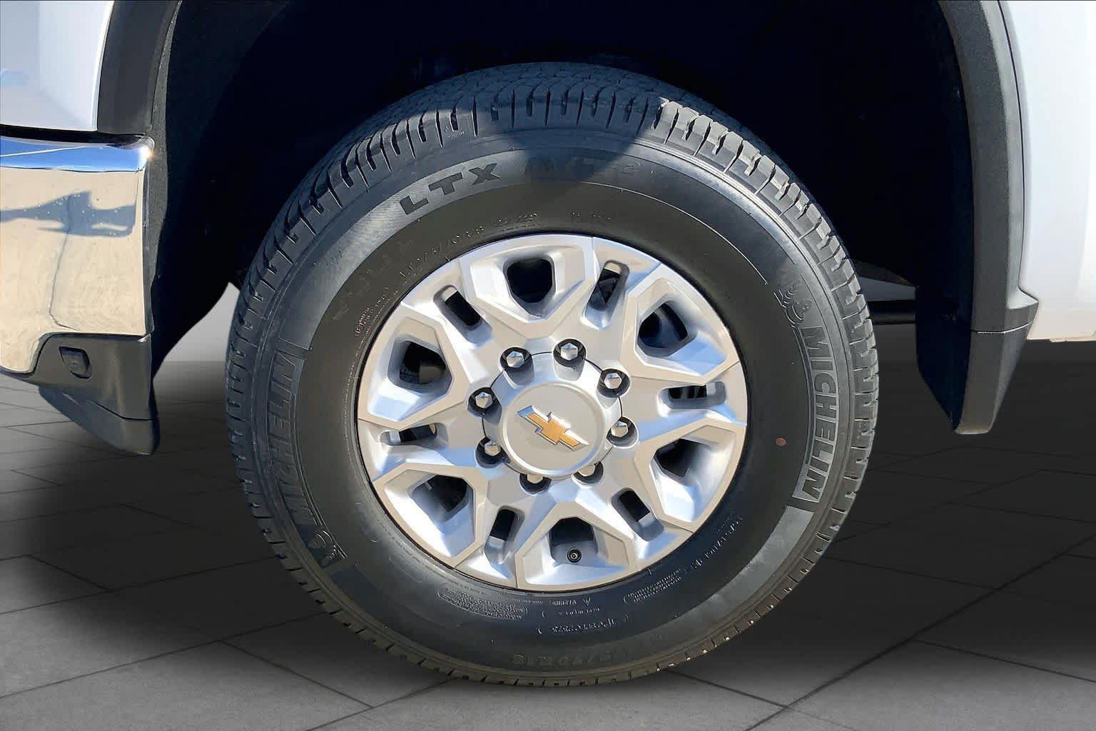 Used 2021 Chevrolet Silverado 2500 LTZ AWD/4WD image 21