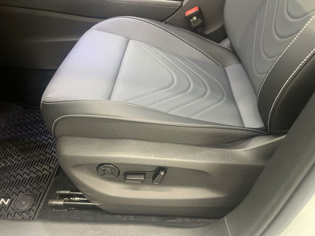 New 2026 Volkswagen Tiguan SE R-Line FWD image 16