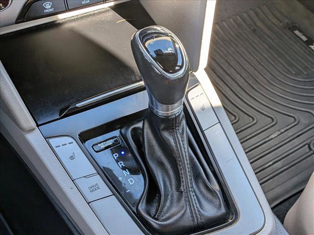 Used 2017 Hyundai Elantra Limited image 17