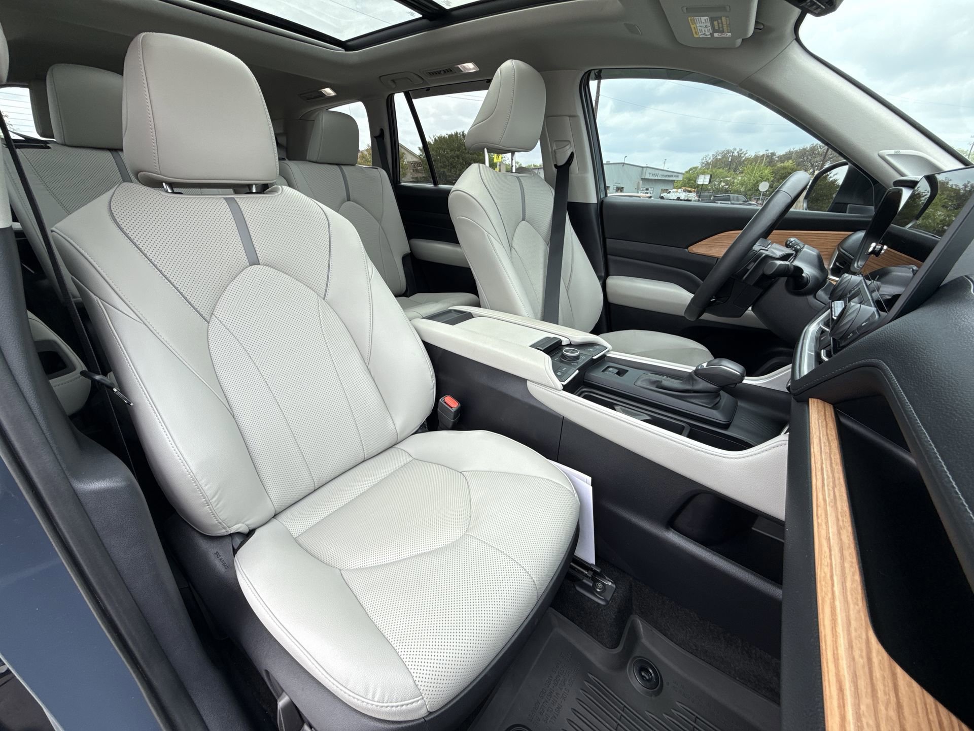 Certified 2024 Toyota Grand Highlander Platinum image 27