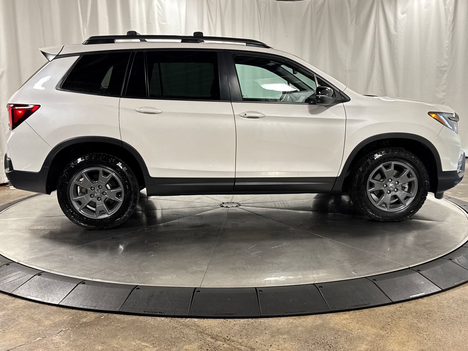 Certified 2025 Honda Passport TrailSport image 6