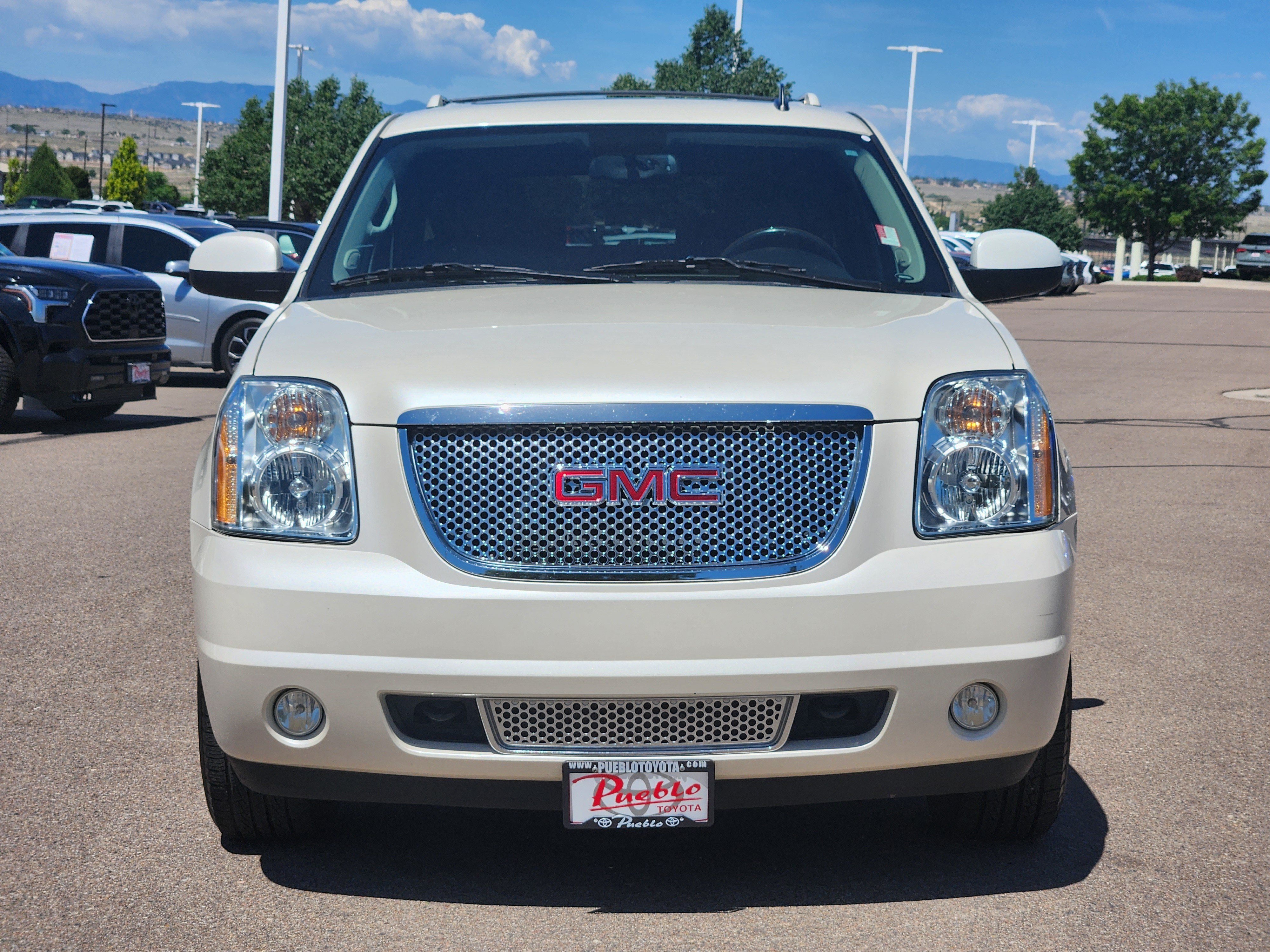 Used 2014 GMC Yukon Denali AWD/4WD image 5