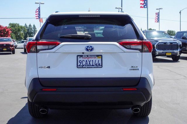 Used 2022 Toyota RAV4 XLE image 10