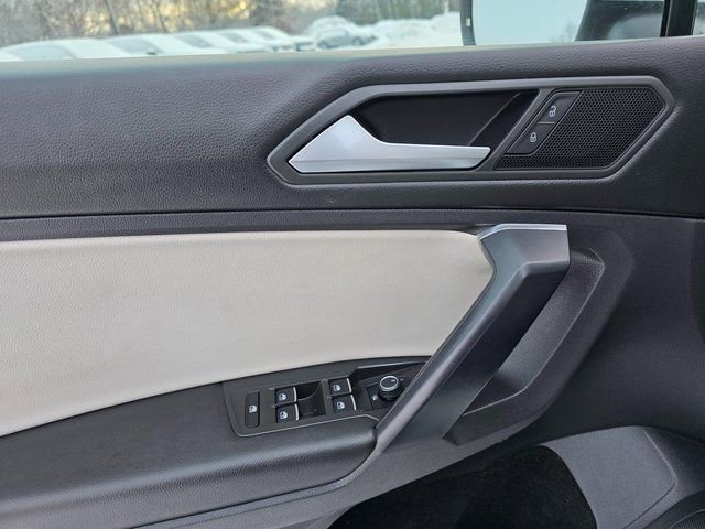 Used 2021 Volkswagen Tiguan SE image 24