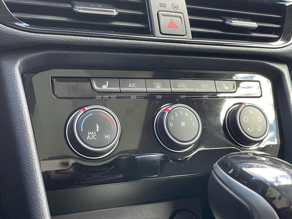 Used 2023 Volkswagen Taos SE w/ Panoramic Sunroof Package image 10