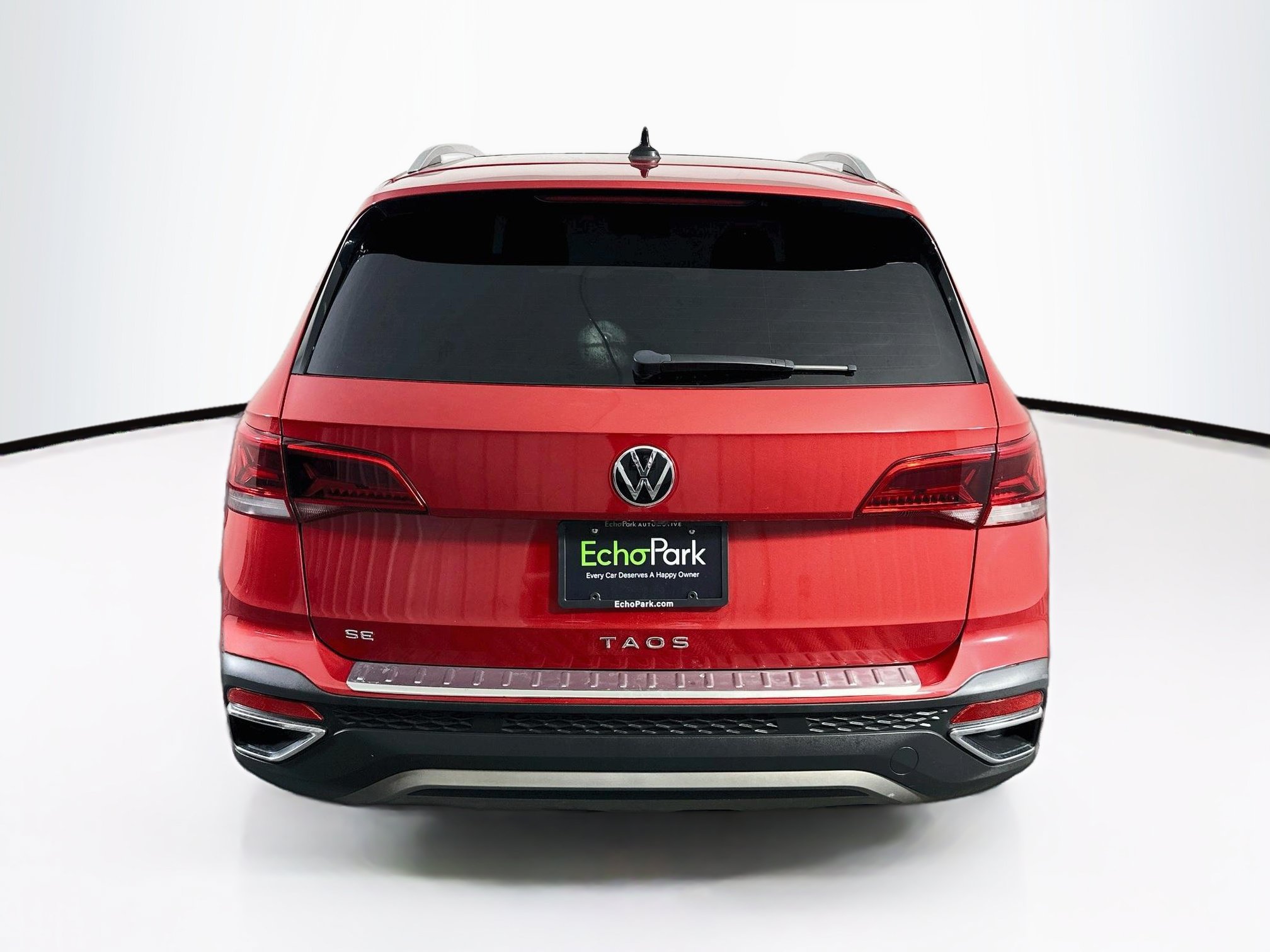 Used 2022 Volkswagen Taos SE w/ Panoramic Sunroof Package FWD image 7