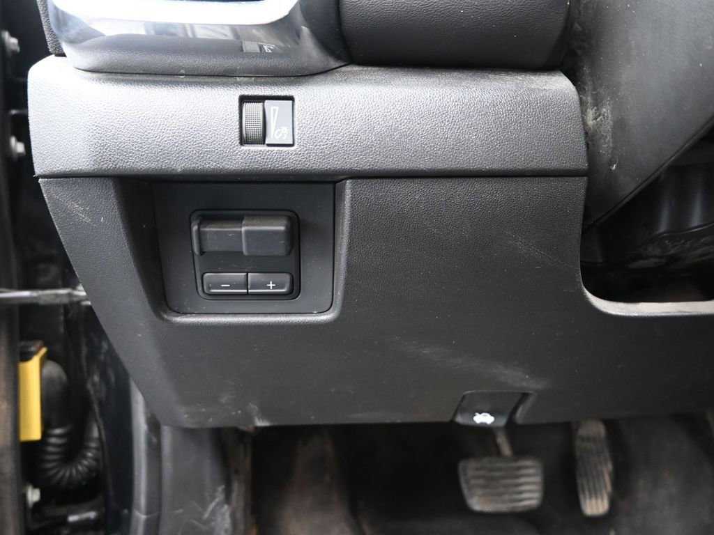 Used 2025 GMC Canyon Elevation image 25