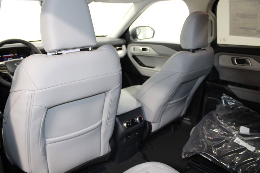 New 2026 Ford Explorer Active RWD image 27