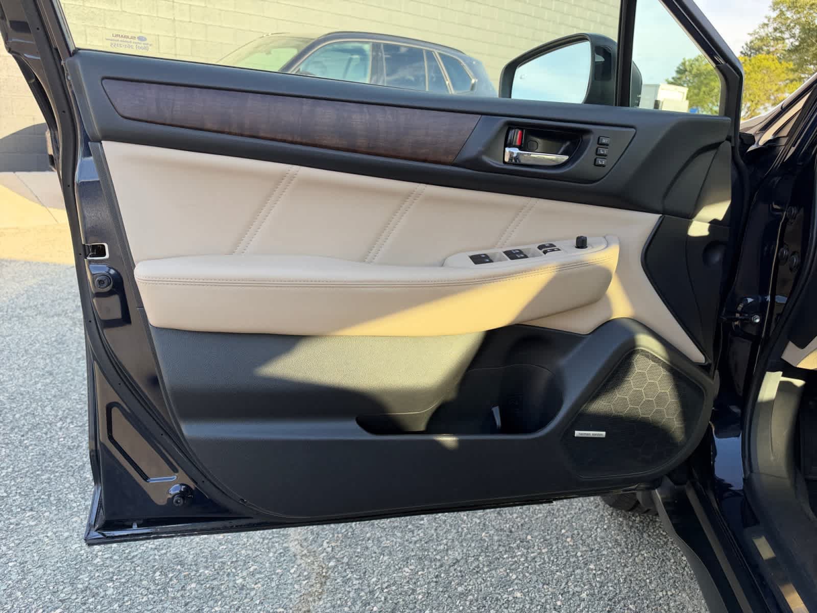 Used 2018 Subaru Outback 2.5i Limited AWD/4WD image 19