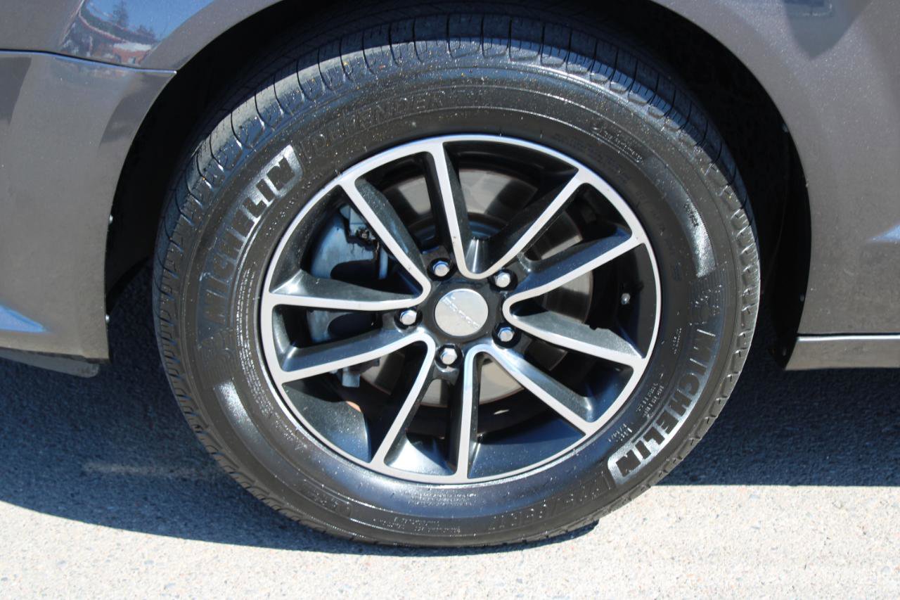 Used 2015 Dodge Grand Caravan SXT w/ Blacktop Package FWD image 17