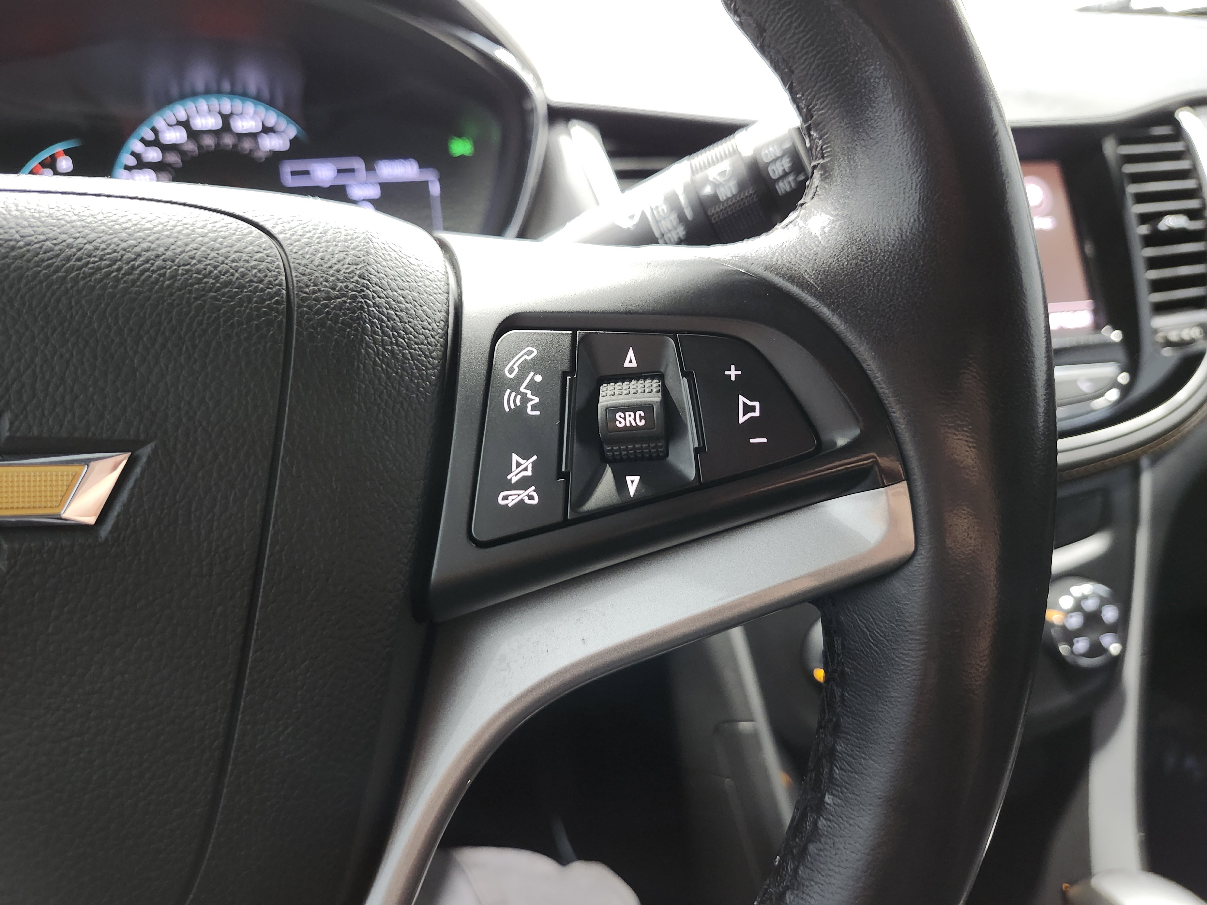 Used 2020 Chevrolet Trax LT w/ LT Convenience Package image 34